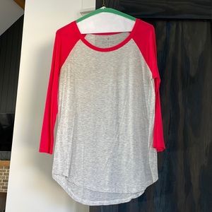 American Eagle soft three quarter length sleeve tshirt.  Gray w/ coral sleeves